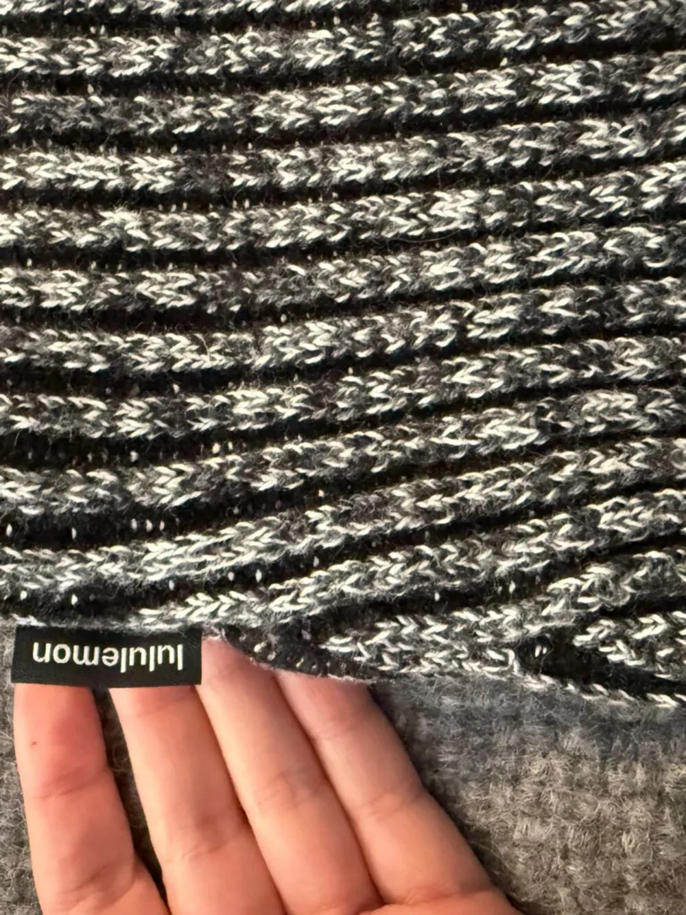 Lululemon Textured Fleece-Lined Knit Neck Warmer Black/Grey/White Unisex O/S